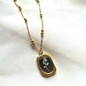 18k Gold Vintage Rose Engraved Mirror Necklace